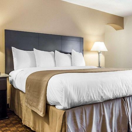 Quality Inn & Suites Coliseum Greensboro Kültér fotó