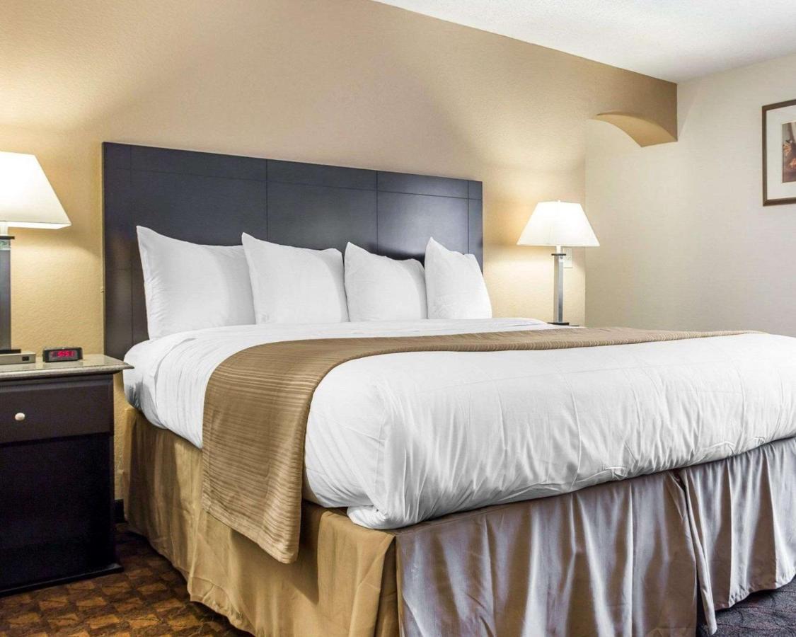 Quality Inn & Suites Coliseum Greensboro Kültér fotó